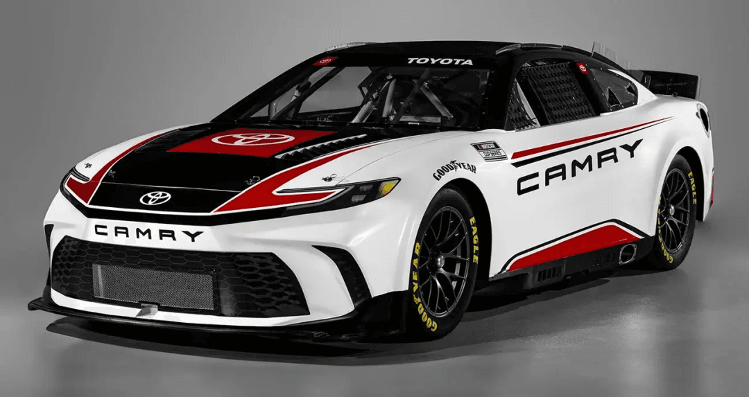 Toyota បានបញ្ចេញ NASCAR Camry Coupe ដ៏យ៉ាងថ្មីស្រឡាងសម្រាប់ឆ្នាំ 2024
